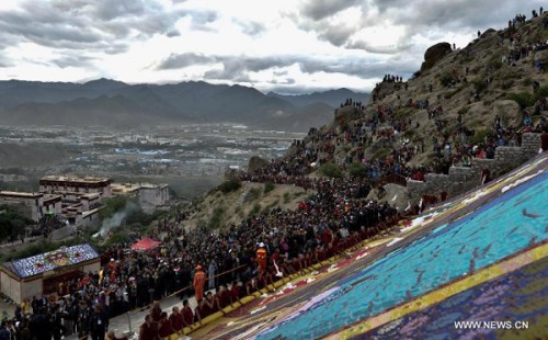 File photo taken on Aug. 17, 2012 shows tourists visiting the Drepung Monastery in Lhasa, capital of southwest China's Tibet Autonomous Region. Statistics showed Tibet received 10.584 million tourists in 2012 and earned a revenue of more than 12.65 billion RMB yuan (about 2 billion U.S. dollars), rising by 21.7 percent and 30.3 percent respectively year on year. (Xinhua/Purbu Zhaxi)