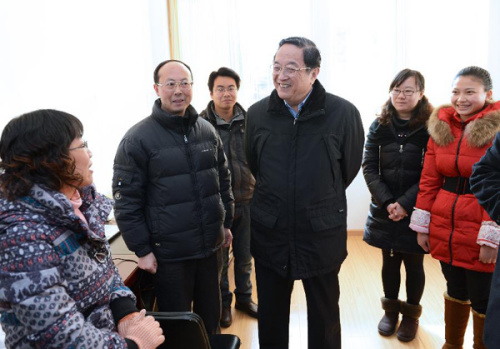 Yu Zhengsheng (3rd R), a Standing Committee member of the Political Bureau of the Communist Party of China (CPC) Central Committee, visits the Kangding middle school in Ganzi Tibetan Autonomous Prefecture, southwest China's Sichuan Province, Jan. 7, 2013. Yu made an inspection tour in Ganzi recently. (Xinhua/Ma Zhancheng)