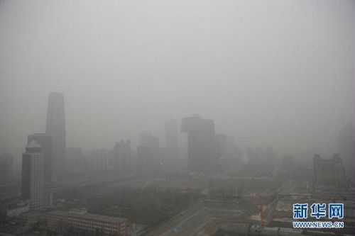 Heavy smog has enveloped a large swathe of East and Central China in recent days, affecting land, air and sea transportation. The thick haze has shrouded the northern and central provinces of Hebei and Henan, making them among the most polluted areas in the country.