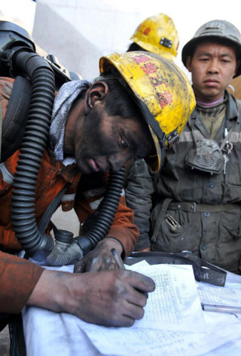 A victim of a coal mine accident is carried to an ambulance in Panxian county in the city of Liupanshui, southwest China's Guizhou Province, Jan. 21, 2013. The death toll of the accident which occurred on Friday afternoon at the Jinjia Coal Mine rose to five with eight others still trapped. Eighteen people were working underground when a gas explosion took place. (Xinhua/Yang Ying)