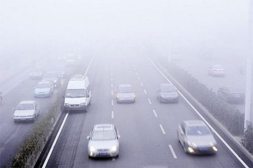 Pollution continues to blanket many parts of China, grounding flights and causing long traffic jams.