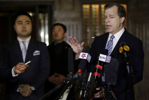 US Special Representative for DPRK Policy Glyn Davies speaks to the media in Beijing, Jan 25, 2013. [Photo/Agencies]