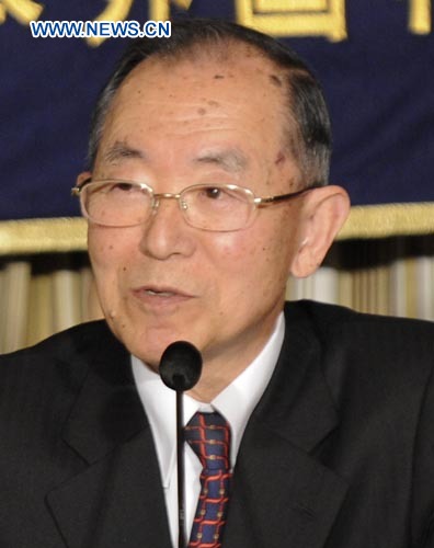Former Japanese Ambassador to China Uichiro Niwa answers questions from media reporters at Japan's Foreign Correspondents' Club in Tokyo on Jan. 28, 2013. Niwa on Monday said that anything done by politicians which could damage the efforts of building a friendly relationship between Japan and China would be considered a serious political crime. (Xinhua/Kenichiro Seki)