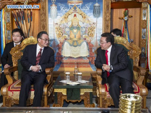 Wu Bangguo (L), chairman of the Standing Committee of the National People's Congress of China, meets with Mongolian President Tsakhia Elbegdorj, in Ulan Bator, Mongolia, Jan. 31, 2013. (Xinhua/Wang Ye)