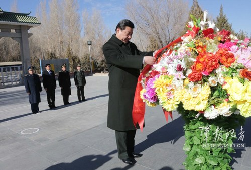 Xi Jinping, general secretary of the Central Committee of the Communist Party of China (CPC) and also chairman of the CPC Central Military Commission, visits the technical workers and servicemen of the Jiuquan Satellite Launch Center (JSLC), and lays flower basket at the Dongfeng Cemetery of Revolutionary Martyrs of the JSLC on February 2, 2013. [Photo/China Military Online] 