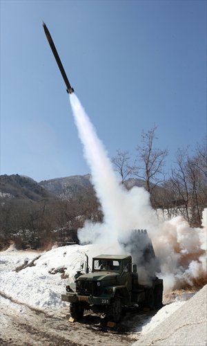 A South Korean Army multiple rocket launcher fires live rounds during a live fire drill in Cheorwon, 70 kilometers northeast of Seoul Friday. On Tuesday, Pyongyang said that it had carried out a successful underground nuclear test. Photo: AFP 