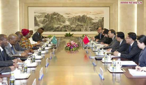 Chinese Foreign Minister Yang Jiechi (4th R) and Chairperson of the African Union (AU) Commission Nkosazana Dlamini-Zuma (4th L) co-chair the fifth China-AU strategic dialogue in Beijing, capital of China, Feb. 15, 2013. (Xinhua/Huang Jingwen)