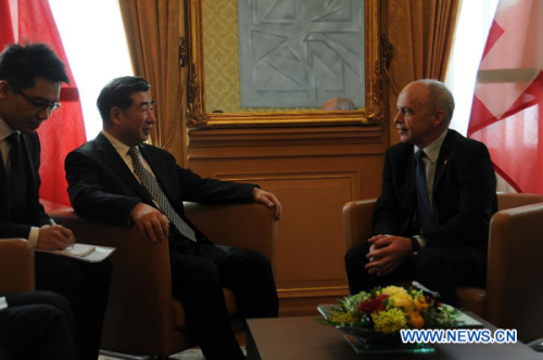 Chinese Vice Premier Hui Liangyu (2nd, L) meets with Swiss President Ueli Maurer, in Bern, Switzerland, on Feb. 18, 2013. (Xinhua/Shi Jianguo) 