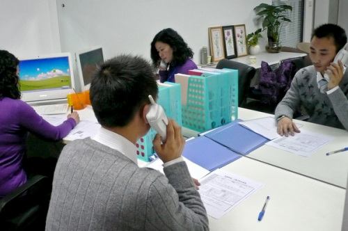 Volunteers at a suicide intervention hotline in Shanghai try to ease the burdens of callers. The mirrors help volunteers adjust their facial expressions and voice tones. [JIANG LEZHOU / FOR CHINA DAILY]