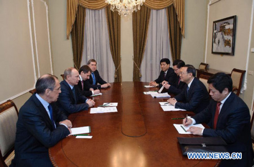 Russian President Vladimir Putin (2nd L) meets with visiting Chinese Foreign Minister Yang Jiechi (2nd R) in Moscow, capital of Russia, Feb. 20, 2013. (Xinhua/Jiang Kehong)