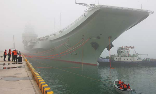 China's first aircraft carrier, the Liaoning, anchors for the first time at a port in Qingdao, Shandong province, on Wednesday morning. [Photo/Xinhua]