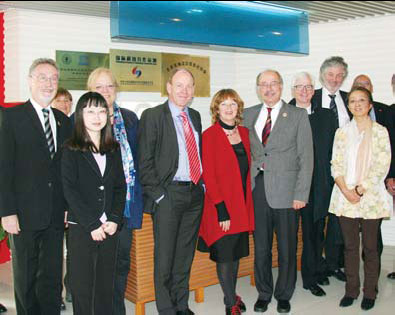 Zhang Xiuying (first right), deputy head of the park, meets with a representative group from Germany to promote cooperation.