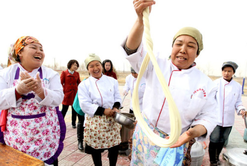 A woman practices making noodles in Huayuan village, Hami city, March 11, 2013. [Photo/Asianewsphoto]