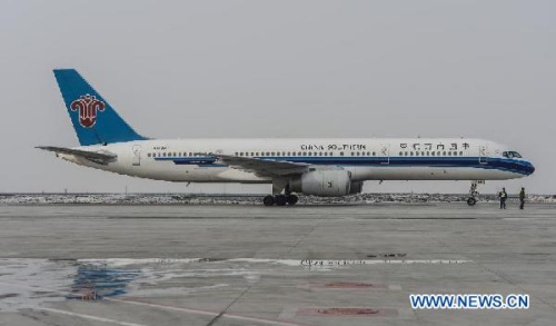 A jet plane is seen ready to take off, heading to Kaohsiung, southeast China's Taiwan, from Urumqi, capital of northwest China's Xinjiang Uygur Autonomous Region, March 12, 2013. It's the first non-stop commercial flight route from Xinjiang to Taiwan. (Xinhua/Zhao Ge) 