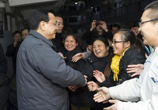In this file photo taken on Dec. 27, 2012, Li Keqiang visits workers and their families at a dormitory of the economic and technological development zone of Jiujiang, east China's Jiangxi Province. (Xinhua)