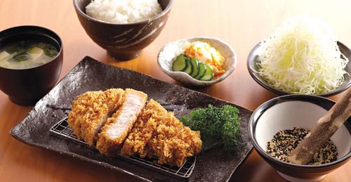 The pork tenderloin set meal is a speciality of Saboten Japanese Cutlet at Parkview Green in Beijing. [Photo by Ye Jun/China Daily]