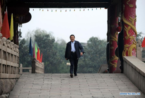 The file photo taken on Oct. 30, 2008 shows Wu Renbao, the retired Communist Party of China (CPC) chief of Huaxi Village, taking a walk in Huaxi Village, east China's Jiangsu Province. Wu, 85, deceased on Monday at his home in the village. (Xinhua Photo)