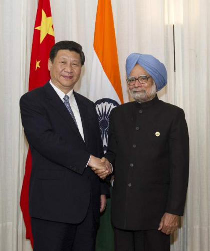 Chinese President Xi Jinping (L) meets with Indian Prime Minister Manmohan Singh in Durban, South Africa, March 27, 2013. (Xinhua/Huang Jingwen)