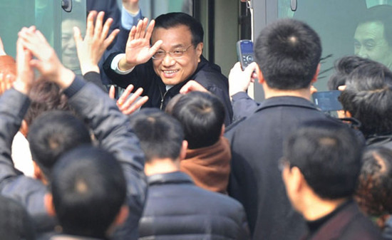 Premier Li Keqiang is greeted by well-wishers as he visits a farm in Changshu, Jiangsu province, on Thursday. Li is on an inspection tour of the Yangtze River Delta. Photo by You You / For China Daily