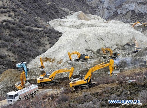 Photo taken on March 29, 2013 shows the site where a large-scale landslide hit a mining area in Maizhokunggar County of Lhasa, southwest China's Tibet Autonomous Region. (Xinhua)