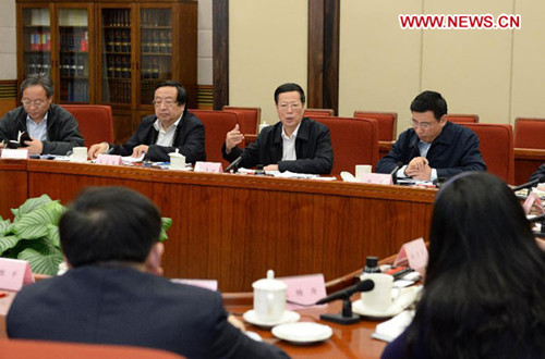 Chinese Vice Premier Zhang Gaoli (C), also a member of the Standing Committee of the Political Bureau of the Communist Party of China (CPC) Central Committee, speaks during a symposium with entrepreneurs in Beijing, capital of China, March 29, 2013. 