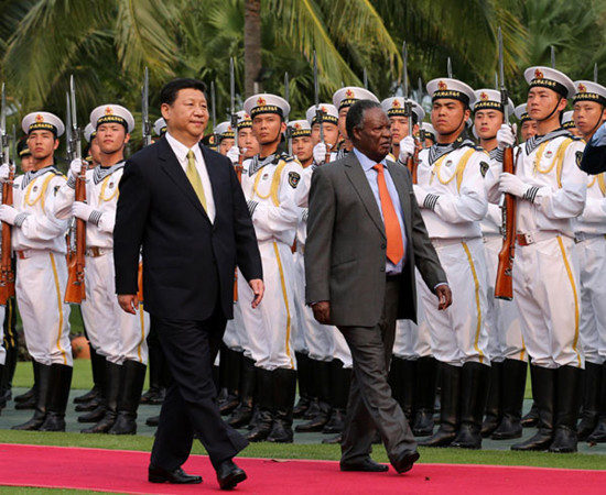 President Xi Jinping, left front, holds a welcoming ceremony for visiting Zambian President Michael Chilufya Sata ahead of their talks in Sanya, South China's Hainan province, April 6, 2013. [Photo/Xinhua]
