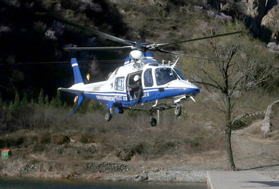 Police use a helicopter on Saturday to search for a 60-year-old hiker from Taiwan who went missing in the mountains in Beijing on Thursday. Fu Ding / for China Daily