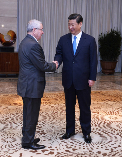 Chinese President Xi Jinping (R) shakes hands with President of Council of the Nation of Algeria Abdelkader Bensalah during their meeting on the sidelines of Boao Forum for Asia (BFA) Annual Conference 2013 in Boao, south China's Hainan Province, April 7, 2013. (Xinhua/Pang Xinglei) 