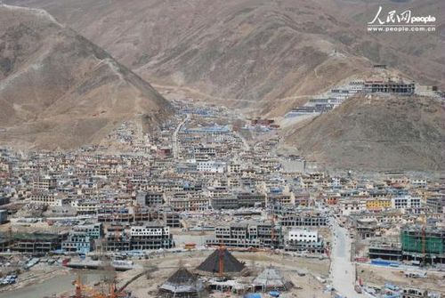 The 7.1-magnitude quake in the Yushu Tibetan Autonomous Prefecture took nearly 2,700 lives. The village of Jiegu was completely levelled. Now, three years on, Jiegus infrastructure facilities are all up and ready, operating at 80 percent capacity. Reconstruction guidelines call for highlighting Jiegus role as a regional trade hub. 