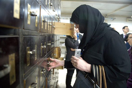 Cynthia Joan Mosher of Saudi Arabia visits a traditional Chinese medicine shop in Beijing. On Monday, 17 health officials from 14 Asian countries attended a 10-day TCM training program held by China's National Health and Family Planning Commission. Wei Xiaohao / China Daily