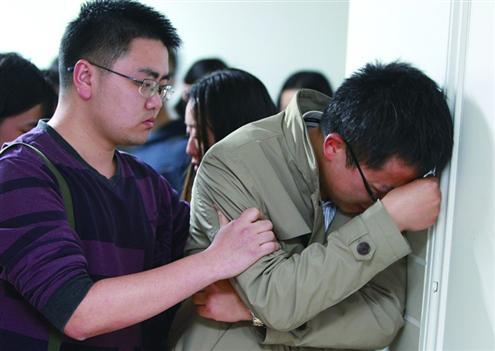 Huang Yang's classmates feel sad about his death.