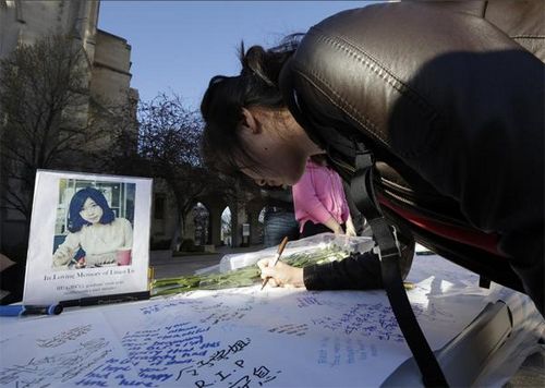  The Chinese government has expressed its deep sympathy and sincere condolences to the American people over the attacks.