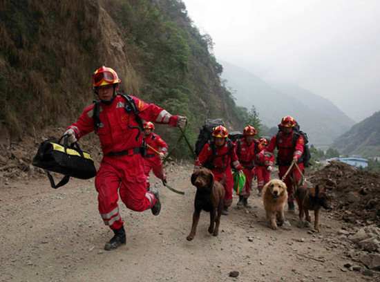 Members of the Chinese International Search and Rescue Team make their way on Monday to Baoxing county, one of the worst-hit places in Saturdays earthquake in Sichuan province. Wang Jing / China Daily