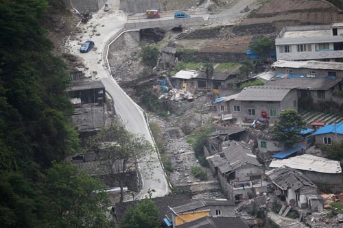 The damaged houses after the earthquake in Ya'an's Baoxing county, in Sichuan province. [Cui Meng/ China Daily]