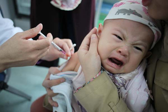 Every Chinese child can get inoculated against the most common childhood diseases, but many parents are still unsure if it is the best thing for their baby. Liu Zhihua looks at the pros and cons.