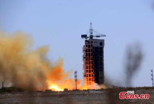 The space rocket Long March 2D, carrying Gaofen-1, a new civilian high-resolution remote sensing satellite, lifts off at the Jiuquan Satellite Launch Center in Gansu Province, April 26, 2013. Gaofen-1 is designed based on the CAST small satellite bus and built by China Spacesat Co. Ltd. [Photo: CNS/Sun Zifa] 