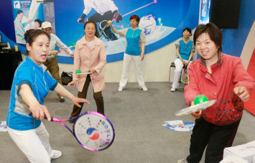 Visitors play tai chi ball at the second China International Senior Services Expo in Beijing on Wednesday. FENG YONGBIN / CHINA DAILY