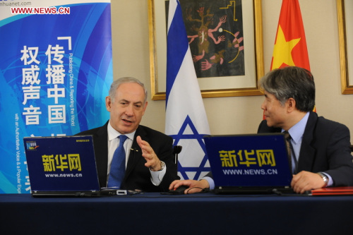 Visiting Israeli Prime Minister Benjamin Netanyahu (L) gives an exclusive online interview to Xinhuanet, the official website of Xinhua News Agency, in Beijing, May 8, 2013. (Xinhuanet Photo)