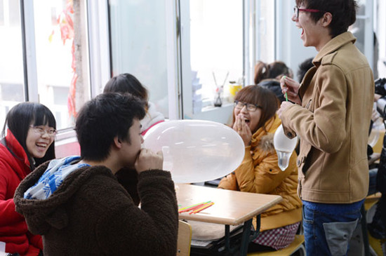 A student made a balloon out of a condom at an AIDS-prevention event at the College of Tourism under Changchun University. Provided to China Daily