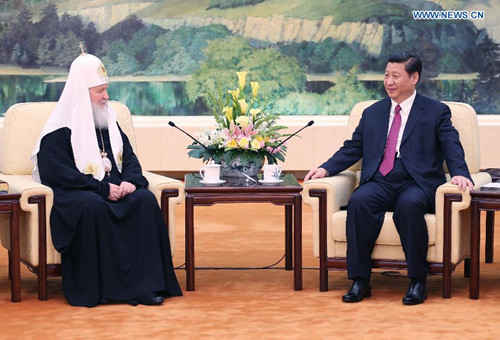Chinese President Xi Jinping (R) meets with Patriarch Kirill, head of the Russian Orthodox Church, at the Great Hall of the People in Beijing, capital of China, May 10, 2013. (Xinhua/Yao Dawei) 