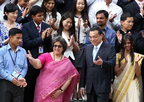 Premier Li Keqiang meets a delegation of young people from India headed by Nita Chowdhury, secretary of the Indian Ministry of Youth Affairs and Sports, in Beijing on Wednesday. PHOTO BY WU ZHIYI / CHINA DAILY
