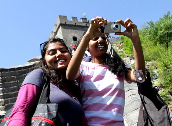 Members of the Chinese-Indian Youth Delegation pay a visit to the Great Wall in Beijing on Tuesday. Guan Xin / China Daily
