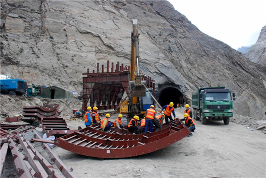 Chinese workers from China Road and Bridge Corp work on the Karakoram Highway construction site in northern Pakistan, May 12, 2013. At the end of 2006, the governments of Pakistan and China decided to rebuild Karakoram Highway. CRBC started the reconstruction project in February 2008 and is expected to finish by the end of 2013. According to CRBC, a total of 10,000 jobs have been created for Pakistani workers during the five-year construction period. The 1,224-kilometer highway connects Kashgar in Northwest China's Xinjiang Uygur autonomous region with Pakistan's northern region. China helped Pakistan build the highway between 1968 and 1978, and a total of 613 kilometers were finished. [Photo/Xinhua]