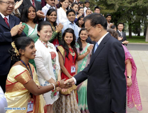 Chinese Premier Li Keqiang (R, front) shakes hands with members of an Indian youth delegation and Chinese youth representatives in Beijing, capital of China, May 15, 2013. Li Keqiang met with the Indian youth delegation and Chinese youth representatives in Beijing Wednesday. (Xinhua/Zhang Duo)