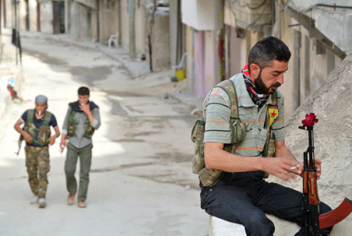 A Syrian rebel fighter takes a break in the city of Aleppo on May 9. Due to its connections with Syrias opposition bloc, Saudi Arabia plays an important role in the countrys crisis, said Hua Liming, former Chinese ambassador to Iran.  (Photo: China Daily)