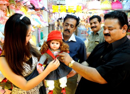 Indian businessmen look at Christmas products at the Yiwu International Trade City in Zhejiang province. Zhang Jiancheng / For China Daily