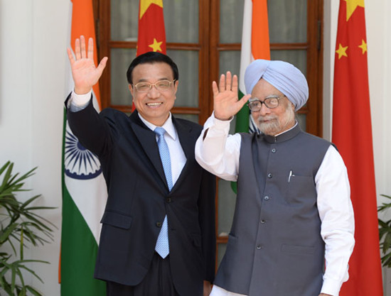 Premier Li Keqiang meets his Indian counterpart Manmohan Singh in New Delhi on Monday during his first foreign trip since taking office. Xinhua