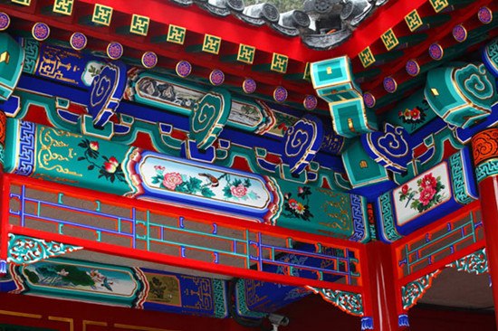 The buildings' eaves are decorated with delicate paintings. Provided by the Summer Palace to China Daily