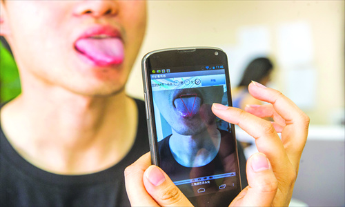 The Mobile Health Care Device (Shouji Kanbingqi, free, Chinese only) purports to detect illness through tongue color and shape. While apps such as this offer medical advice, they aren't CFDA regulated. Photo: Li Hao/GT