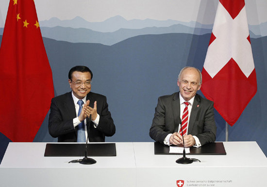 Premier Li Keqiang says the trade agreement between China and Switzerland will bring China closer to Europe, after signing a benchmark FTA with President Ueli Maurer. [Photo/Xinhua]